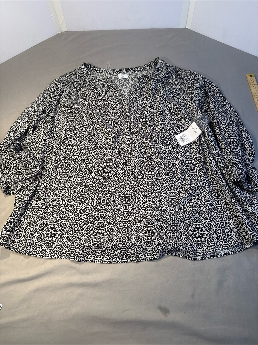 Croft & barrow Black and White Printed V-Neck Tunic NWT